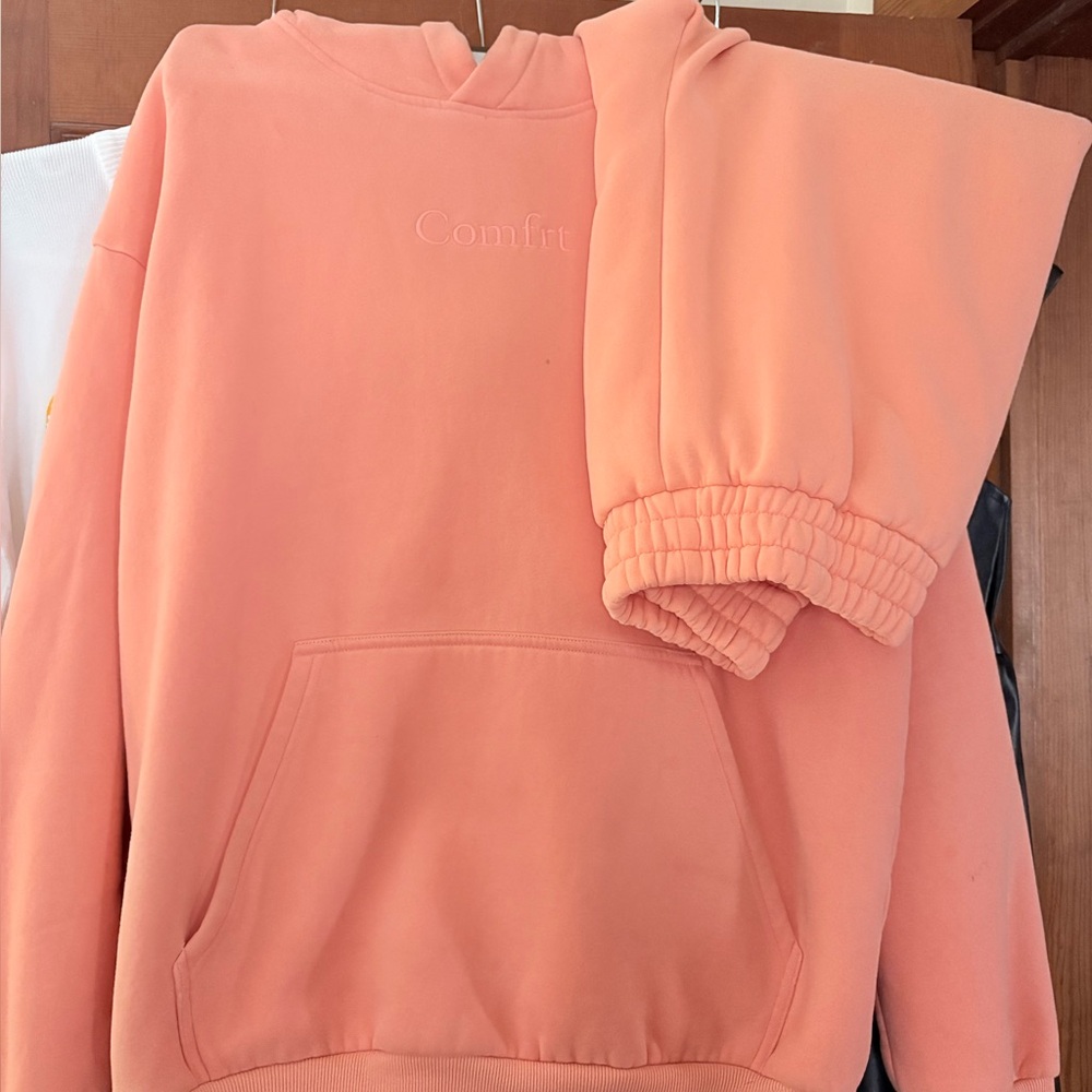 COMFRT Peach Sweatshirt and Joggers Set